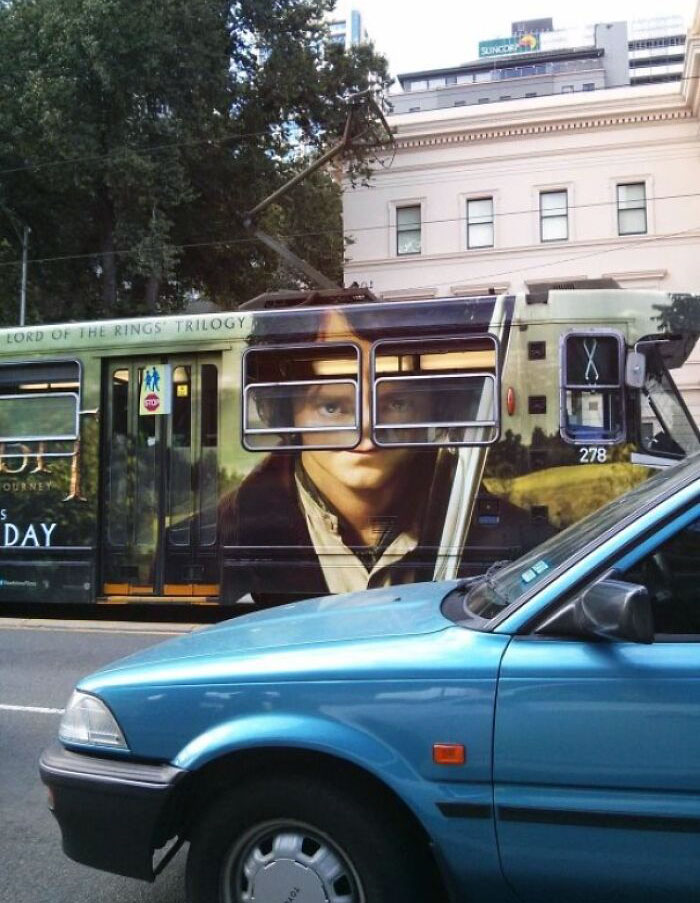 I Don't Think The Marketing Team Behind The Hobbit Thought This Ad Placement Through