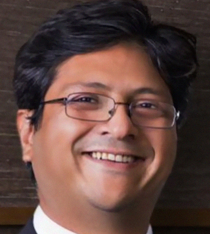 Missing Titanic Tourist Submarine With Billionaire Aboard Is Still Nowhere To Be Found While It Only Has Up To 96 Hours Of Oxygen