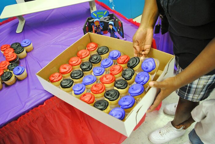 3 Y.O. Joins A Random Birthday Party In A Park, They Refuse To Give Her A Piece Of Cake, Mother Shares Her Surprise Online