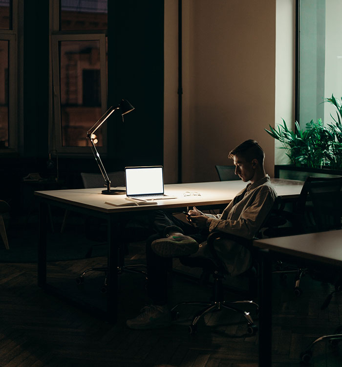 “Forgot To Eat Pizza In Italy”: 30 People Share Their Deepest Regrets From Their 20s, Ranging From Humorous To Tragic