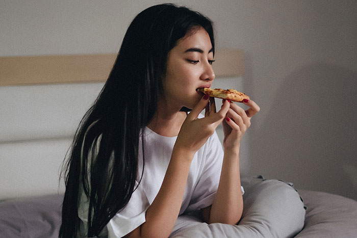 “Forgot To Eat Pizza In Italy”: 30 People Share Their Deepest Regrets From Their 20s, Ranging From Humorous To Tragic