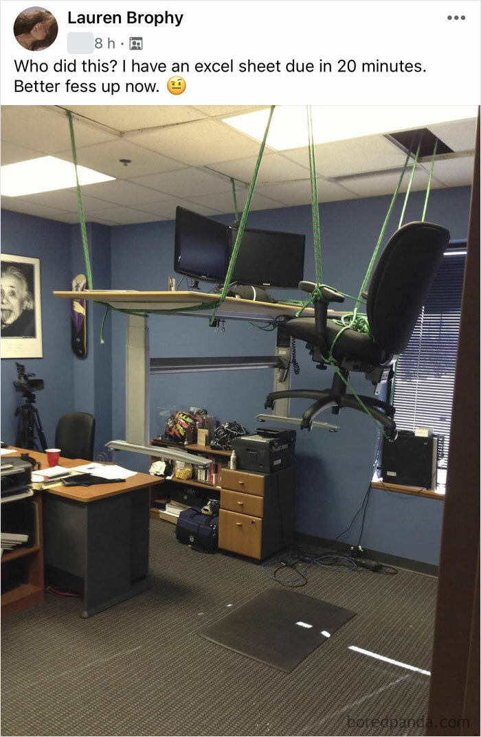 People-Pretend-They-Work-Same-Office