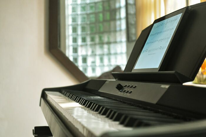 Women Share How They Realized Their Partner Didn't Even Like Them In This Excruciating Online Thread