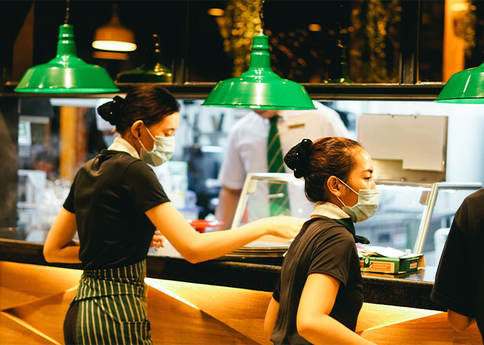 Parent Takes Vegan Daughter To A Restaurant, Waitress Reveals Her 'Vegan' Dish Had Butter In It, Leaving The Parent Livid Parent Takes Vegan Daughter To A Restaurant, Waitress Reveals Her 'Vegan' Dish Had Butter In It, Leaving The Parent Livid