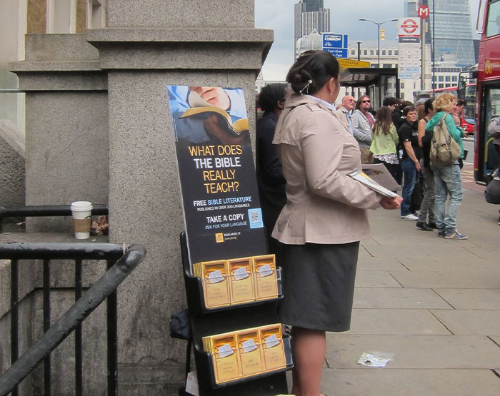 Someone Asks "What Is Something That Your Parents Did That You Will Never Forgive Them For?" And 35 People Deliver Heartbreaking And Honest Answers