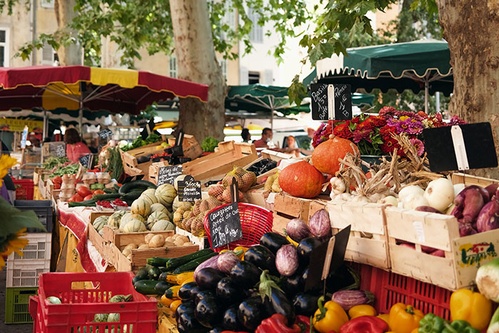 "¿Qué les gustaba a los pobres hasta que los ricos lo arruinaron?": 35 respuestas