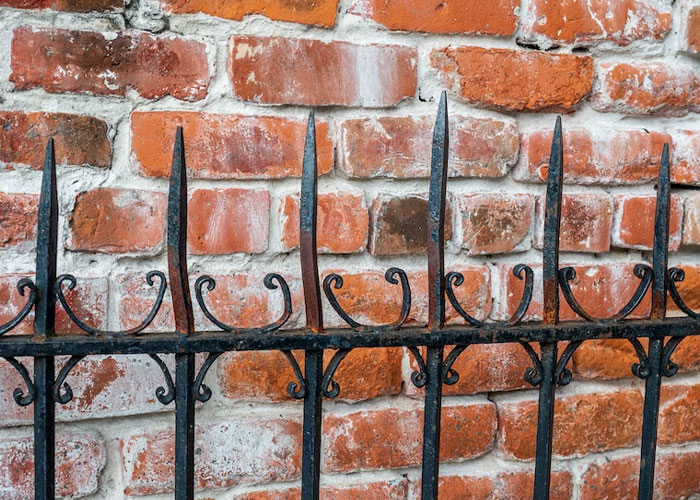 “Cases And Cases Of Gummy Bears In His Basement”: 30 Of The Wildest Things People Have Seen While Working For The Ultra Wealthy