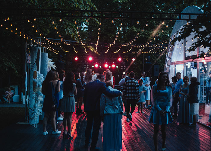 30 "They're Not Gonna Last Long" Moments Shared By Wedding Photographers