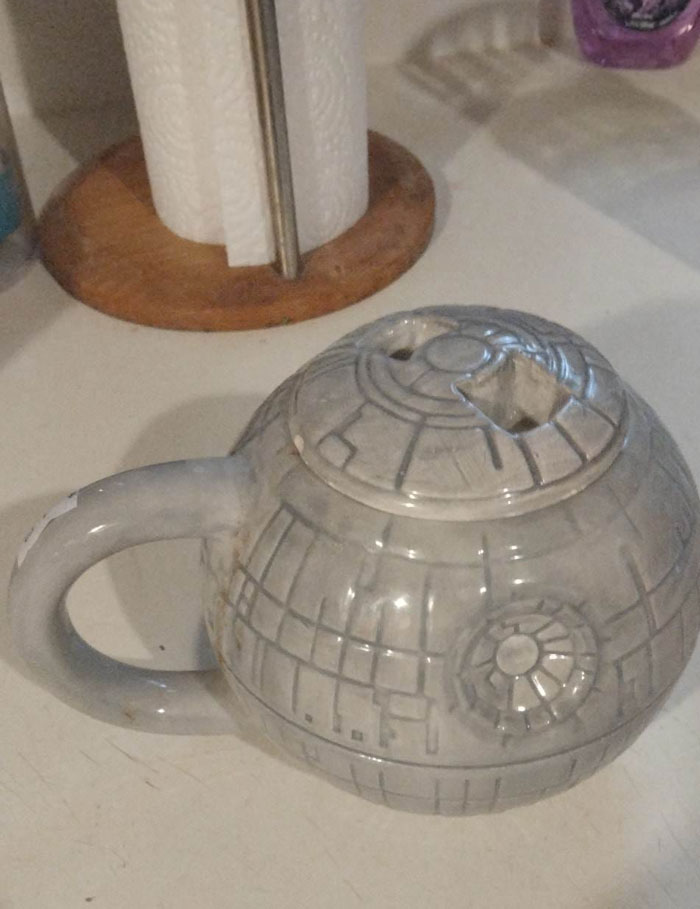 This Group Is The Home For All Of The Weirdest Secondhand Finds People Come Across, And Here Are 40 Of The Most Spectacular