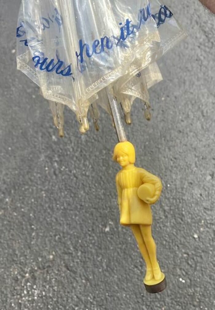 This Group Is The Home For All Of The Weirdest Secondhand Finds People Come Across, And Here Are 40 Of The Most Spectacular