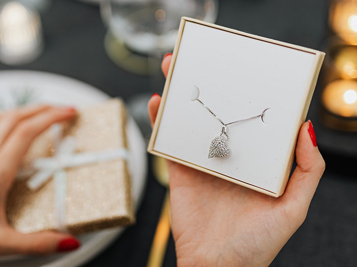 "It's Just Incredibly Patronizing": 30 Women Share Things Men Do Attempting To Be Helpful That Never Have The Intended Effect