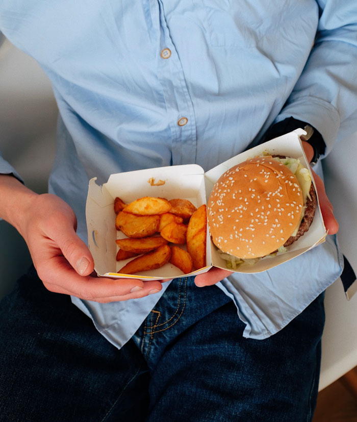 Teenager Maliciously Complies With Manager&rsquo;s Request To Come Into Work While Sick, Throws Up