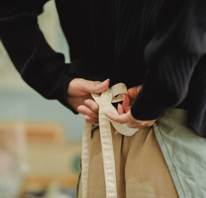 Heavy Door Falls On Employee, Boss Screams At Her Instead Of Helping, Comes To Regret It Greatly