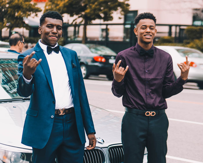 Sister Bursts Into Tears After Brother Shared Conflicting Childhood Memories And Broke Her Lies Sister Bursts Into Tears After Brother Shared Conflicting Childhood Memories And Broke Her Lies