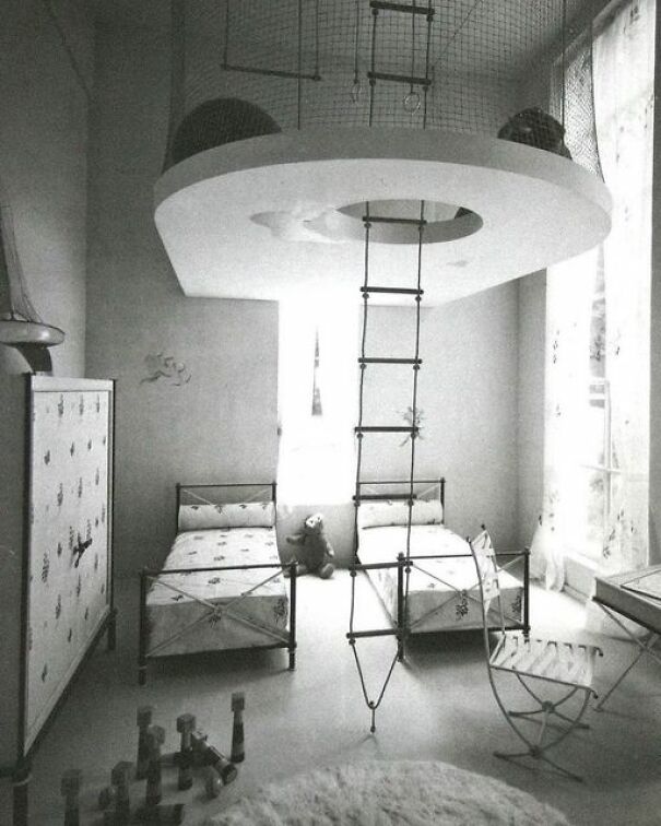 Bedrooms-With-Threatening-Auras-Photos