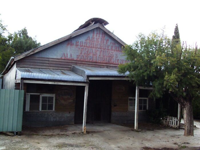 “When The Restrooms Have Blue Lights”: Netizens Share 30 Ways To Identify Bad Neighborhoods