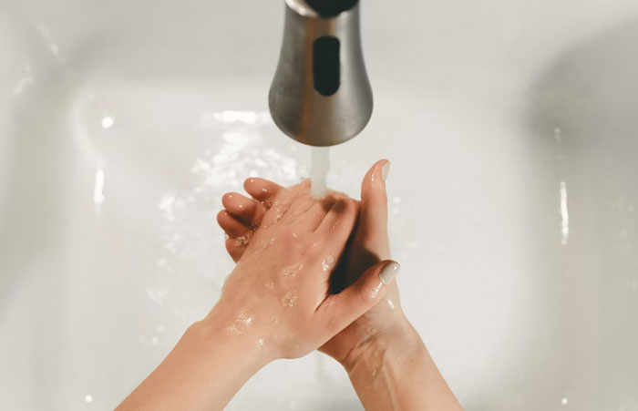 Server Reveals &ldquo;Everything You Wish You Didn&rsquo;t Know About Restaurants&rdquo;