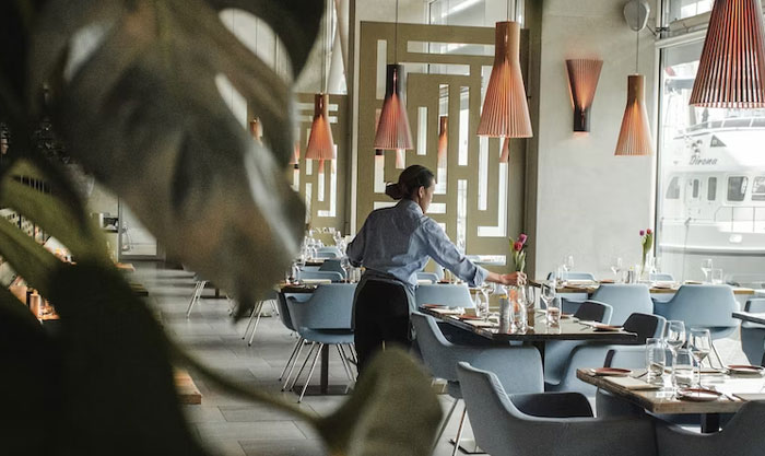 Server Reveals &ldquo;Everything You Wish You Didn&rsquo;t Know About Restaurants&rdquo;