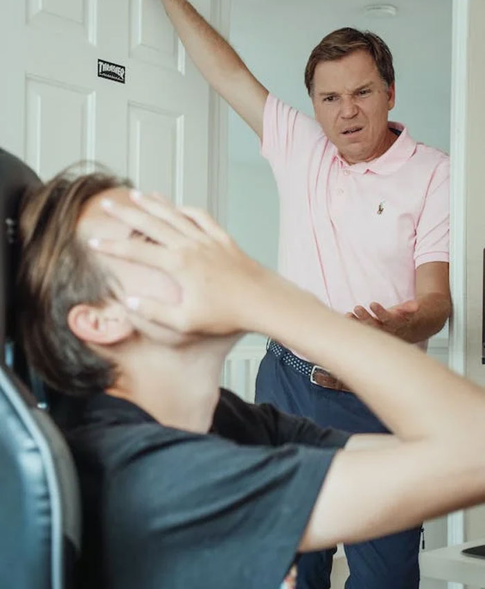 Teen Thinks He’s Being Super Smart Until Plan Fails And He’s Left Without A Bedroom Door Teen Thinks He’s Being Super Smart Until Plan Fails And He’s Left Without A Bedroom Door