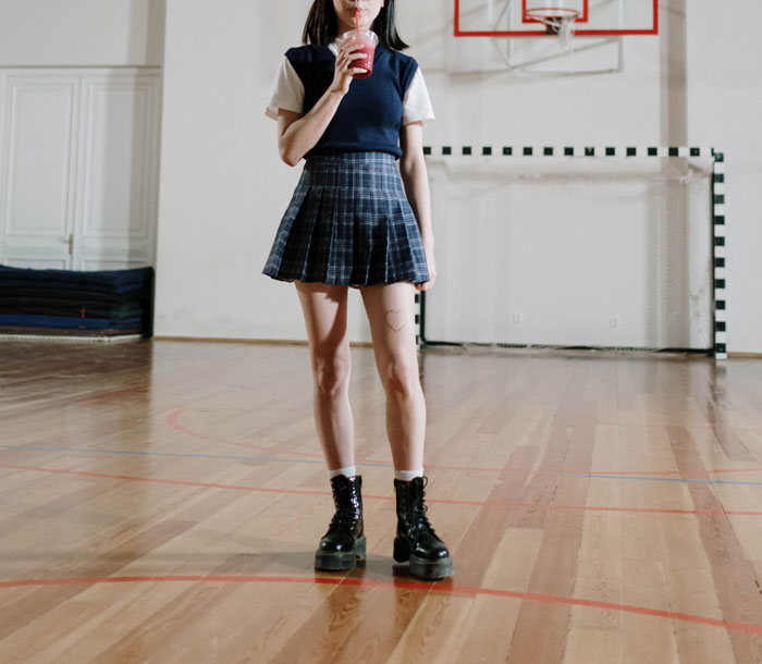 35 Y.O. Man Waits Until 17 Y.O. Turns 18 To Ask Her Out, Friend Questions If It&rsquo;s Normal