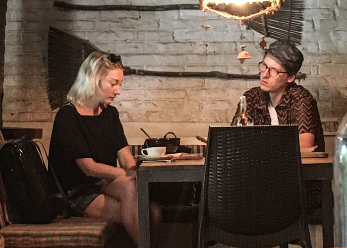 Woman Praises Guy For Giving Her A Note Saying Her Date Is A Red Flag After Listening To Their Convo