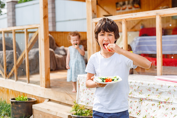 Woman Looks Aunt &ldquo;Dead In The Eye&rdquo; And Chugs Beer After Being Told She Needed To Watch The Kids