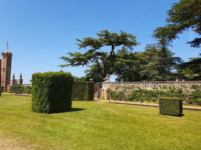 Discover The History And Beauty Of Charlecote Park, Warwickshire (6 Pics)