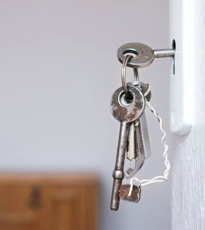 Teen Thinks He’s Being Super Smart Until Plan Fails And He’s Left Without A Bedroom Door Teen Thinks He’s Being Super Smart Until Plan Fails And He’s Left Without A Bedroom Door