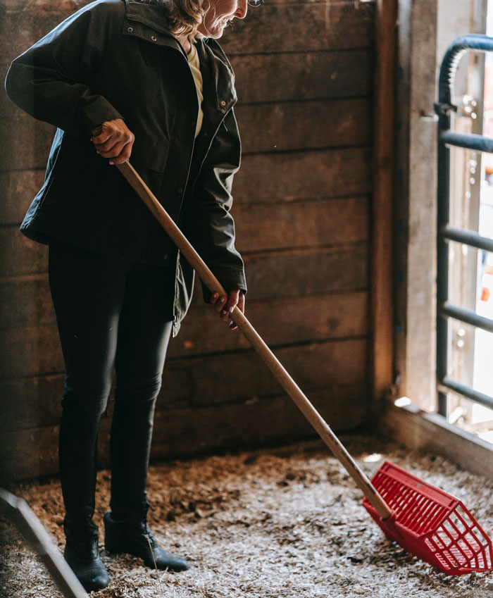 Entitled Horse Rider Made To Literally Scoop Horse Dung Into Her Backpack After Being Caught By Landowner