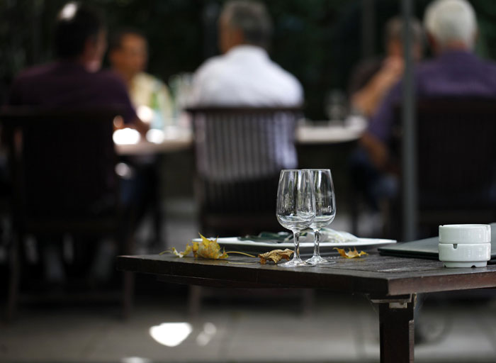 Employee Has Lunch Break At 12:40, It Renders The Boss Livid, Who Texts Them To Return