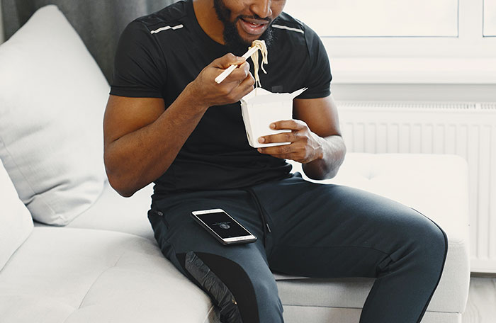 Guy Takes It Online After His Girlfriend Gets Disappointed With His Refusal To Share Food With Her