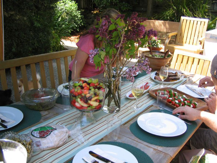 Brother Flips Expensive Gift Meant For Sister&rsquo;s Wedding After She Mistreats His GF Thrice