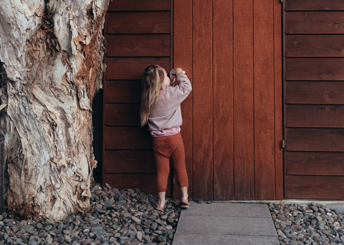 Guy Discovers His Niece On His Doorstep After Clearly Refusing To Babysit Her 