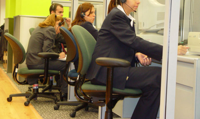 Boss Asks For Cameras To Be On And Full Engagement During Online Meets, One Worker &ldquo;Delivers&rdquo;