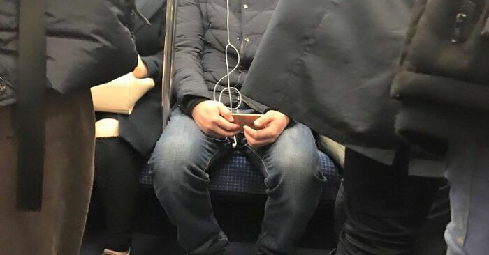 Los auriculares forman una clave de sol