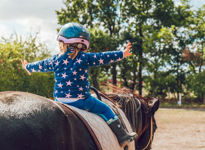 Karen Mom With Big Entitlement Energy Begs Horse Owner To Let Her 11 Y.O. Ride A Dangerous Horse Karen Mom With Big Entitlement Energy Begs Horse Owner To Let Her 11 Y.O. Ride A Dangerous Horse