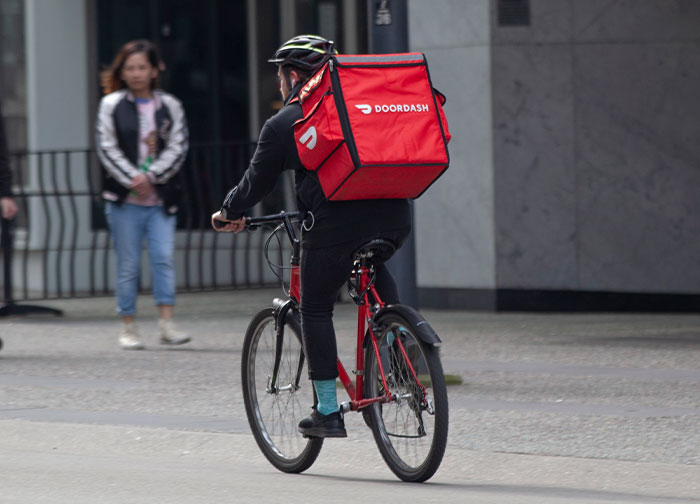 “No Tip, No Trip”: Tipping Culture At Discussion Forefront Again After Delivery Driver’s Rant Goes Viral “No Tip, No Trip”: Tipping Culture At Discussion Forefront Again After Delivery Driver’s Rant Goes Viral