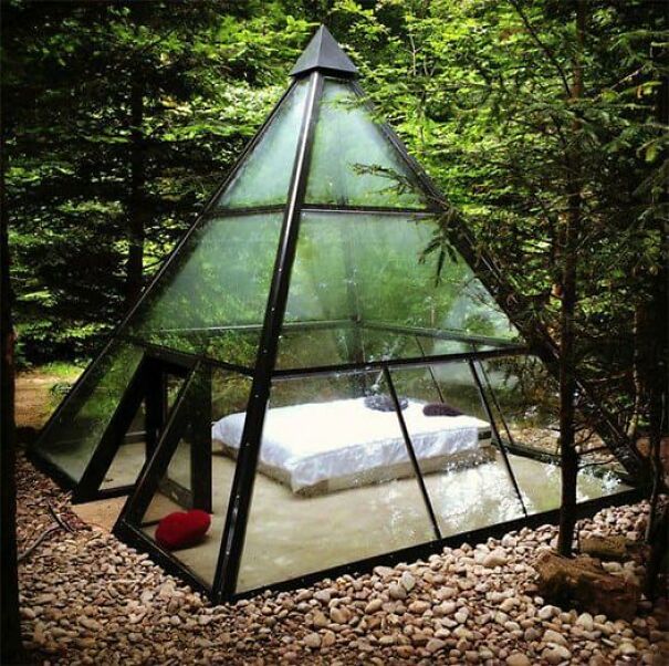 Bedrooms-With-Threatening-Auras-Photos