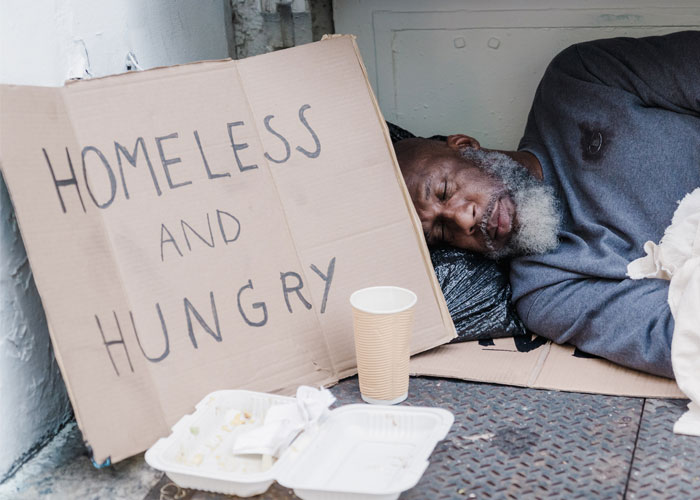 Worker Scolded For Trying To Buy A Homeless Man Pizza, Customer Finds A Brilliant Loophole