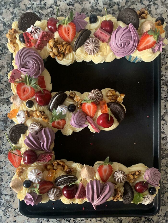 Pull Apart Cupcake Letter Cake 🧁