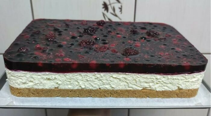 Cheesecake With Belgian White Chocolate And Berry Jelly (Oc)