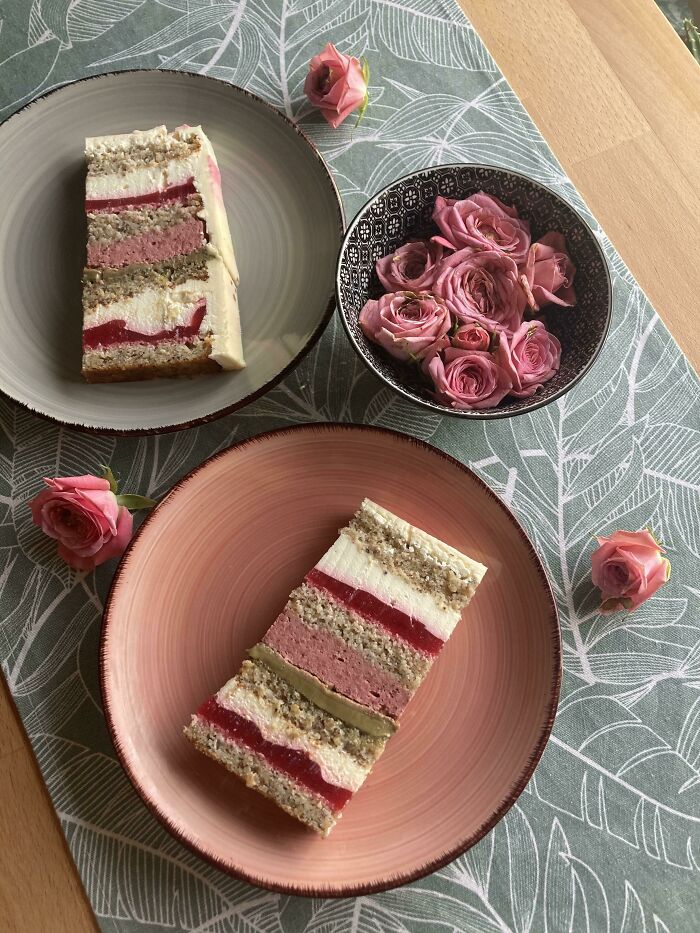 Pistachio Strawberry Cake