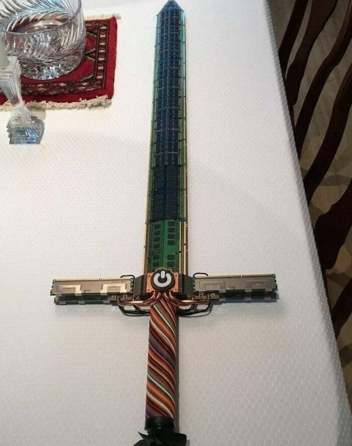 Ram-Sword +80 Dmg & +10% To Cause An Electrical Strike On Hit