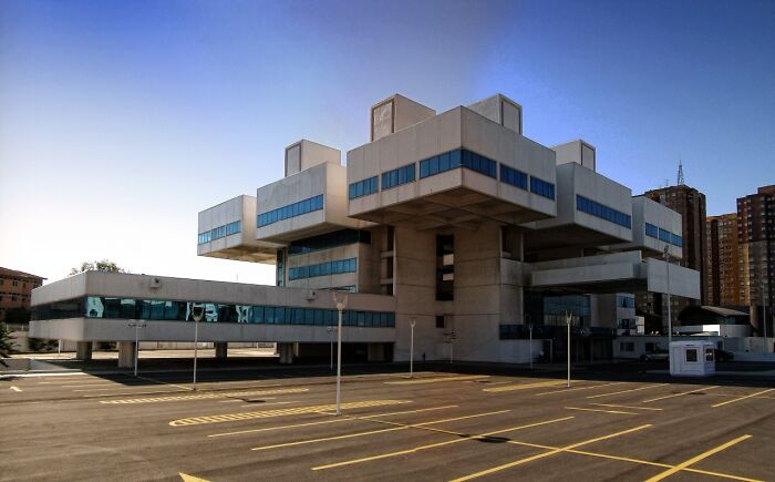 Newspaper "Tercüman" Office Building (1974) Istanbul, Turkey Architects: Günay Çilingiroğlu And Muhlis Tunca Source: Https://Www.reddit.com/R/Brutalism/Comments/8weyw7/Terc%c3%bcman_office_building_istanbul_turkey_g%c3%bcnay/