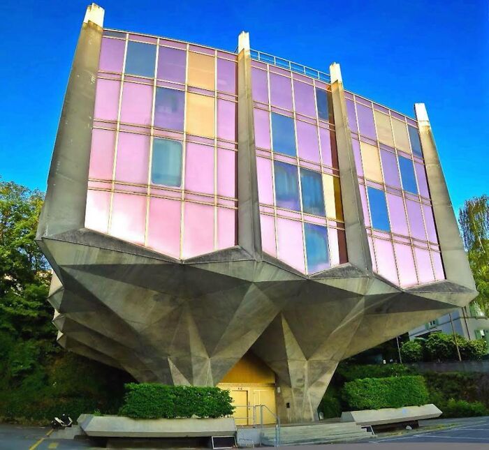 Foundation For Medical Researches - "La Tulipe" (1976) Genève / Geneva, Switzerland Architect: Jack Vicajee Bertoli Photo: Magda Ghali