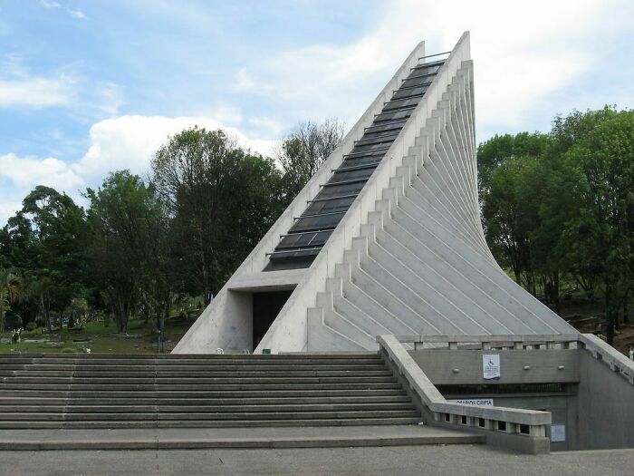 Chapel Of The Cemetery Campos De Paz (1973) Medellín, Colombia Architect: Laureano Forero Ochoa Photo: Dairo Correa (Flickr)