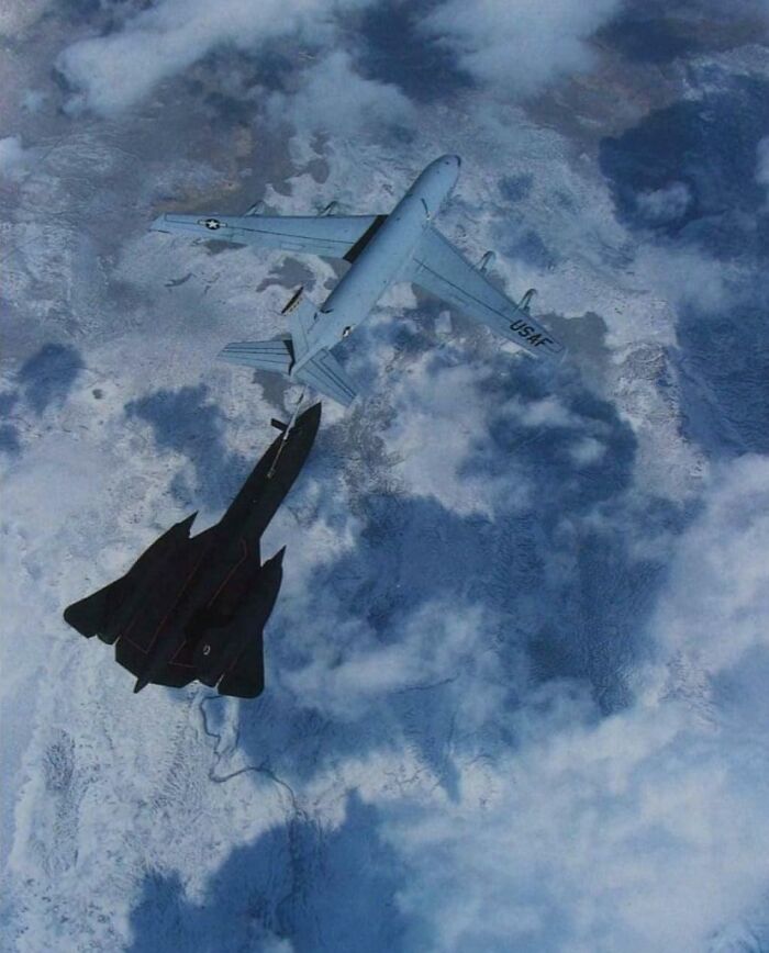 Kc-135q Stratotanker Has A Weird Shadow