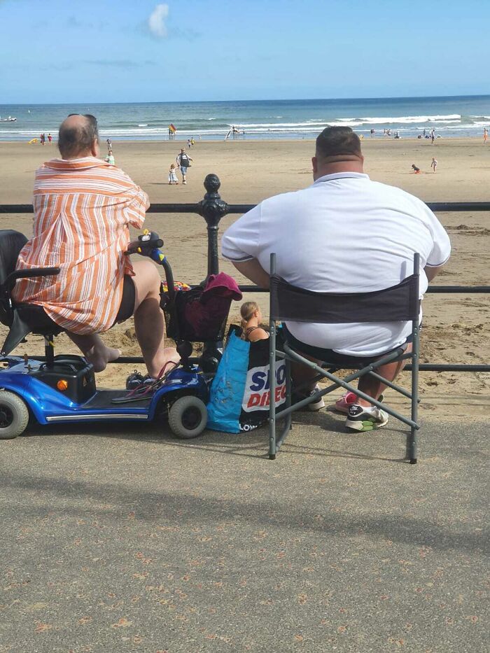 Couple Kidnap Lady In A Sports Direct Bag!!