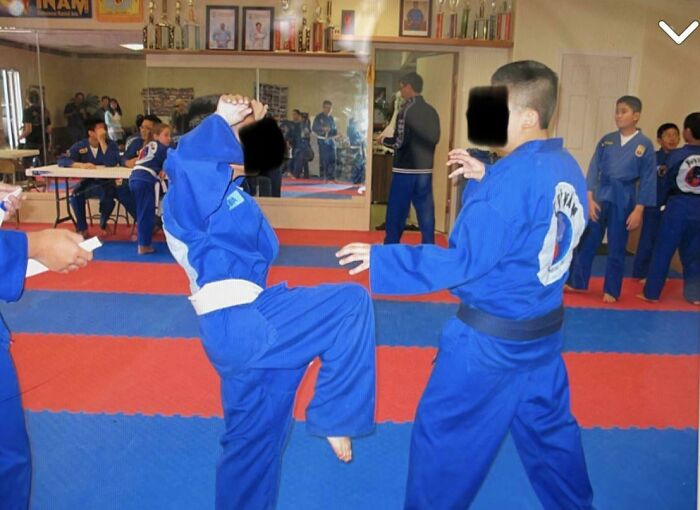 This Picture Of My Cousins Looks Like Two Pictures Pieced Together