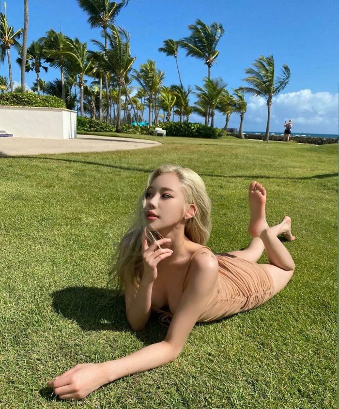 Velociraptor, Double Jointed Or Broken